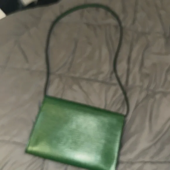 Louis Vuitton Green Crossbody Bag with Gold Clasp. Comes with COA. PRE-OWNED. - Picture 3 of 12
